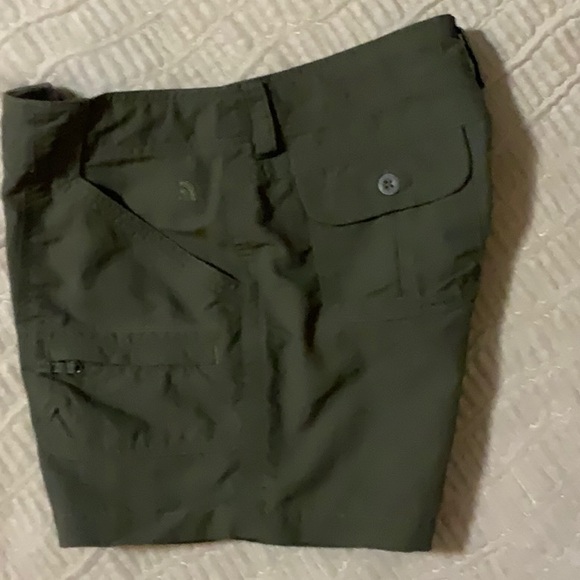 The NORTH FACE SHORTS, size 12. - Picture 4 of 5